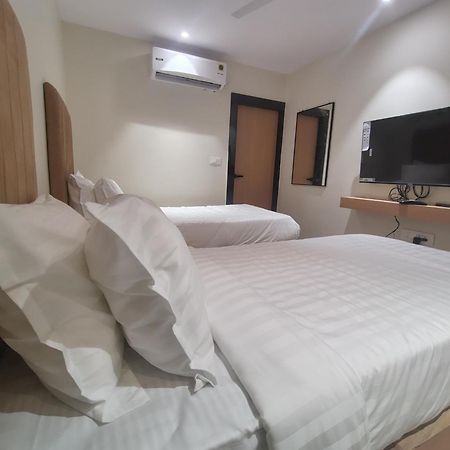 Vizianagaram Hotel Blueearth מראה חיצוני תמונה