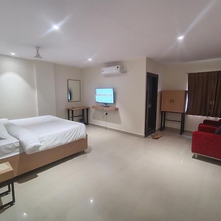 Vizianagaram Hotel Blueearth מראה חיצוני תמונה