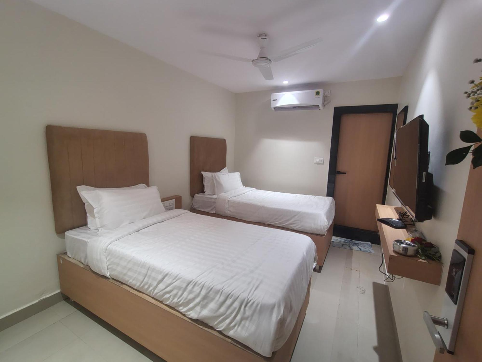 Vizianagaram Hotel Blueearth מראה חיצוני תמונה