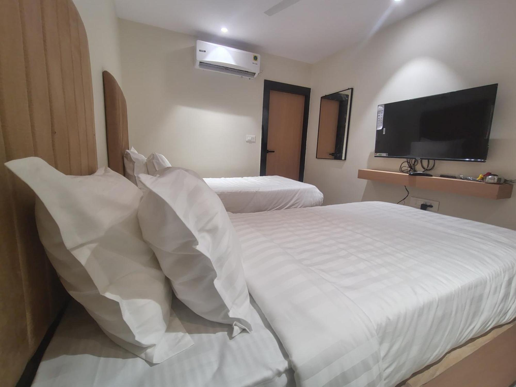 Vizianagaram Hotel Blueearth מראה חיצוני תמונה